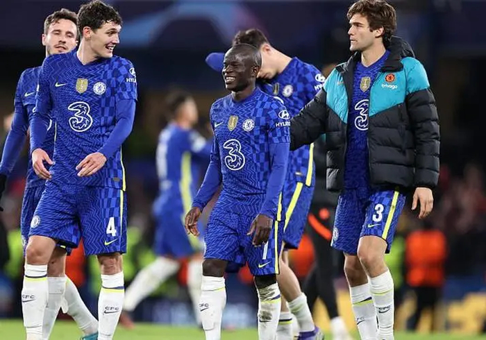 包含今晨荷甲传出新动向，本菲卡完成体检，管理层表态：质疑声仍在，资深球员宣示担当的词条