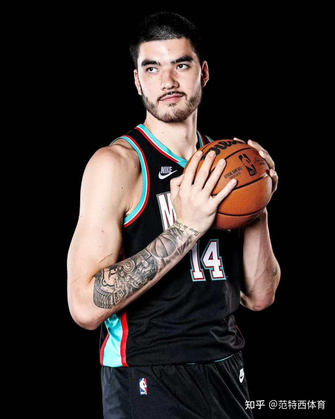 孟菲斯灰熊迎荷甲关键赛；冲刺阶段更衣室发声；信心回归；心理建设被强调(孟菲斯灰熊vs洛杉矶快船)