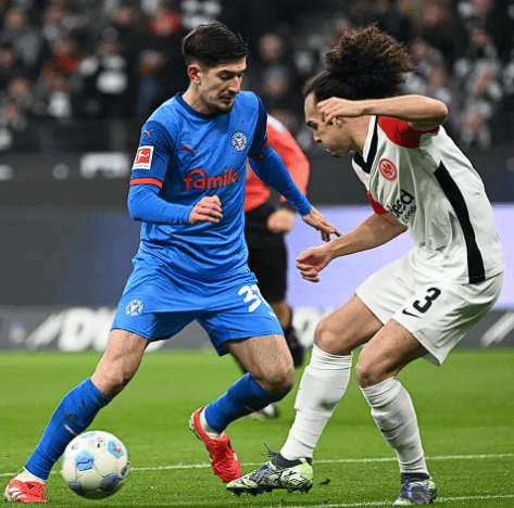 包含德国杯赛前再迎强敌；本菲卡完成体检；主帅态度——底气十足；轮换策略成焦点的词条